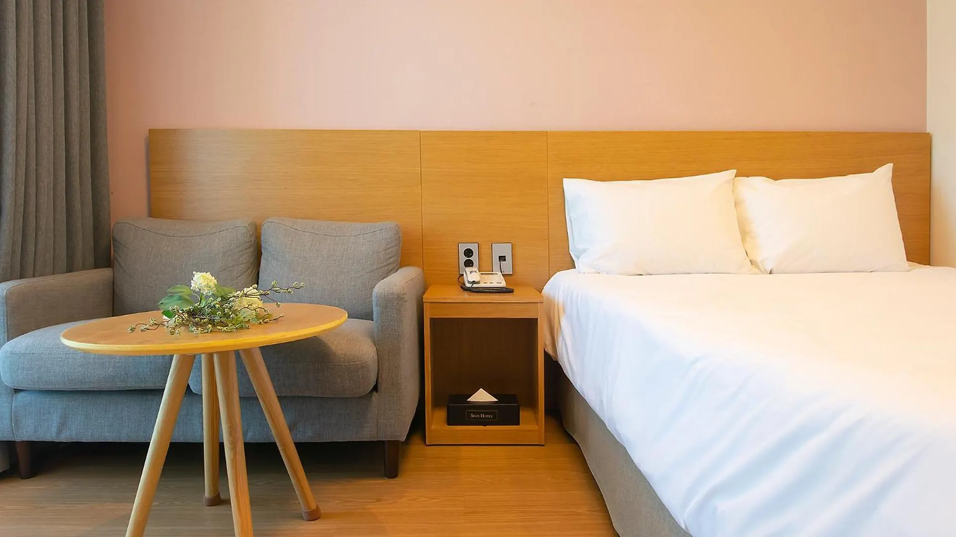 Sims Hotel Jeju